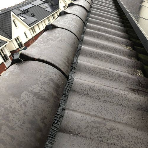 De diensten van dakspecialist in Renswoude Nieuwe laag bitumen